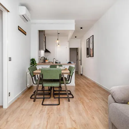 Apartman Poble Sec 3br 2ba Balcony Sleeps 7