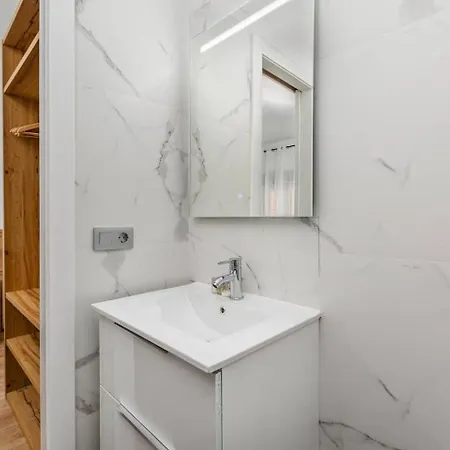 Apartament Poble Sec 3br 2ba Balcony Sleeps 7 Barcelona