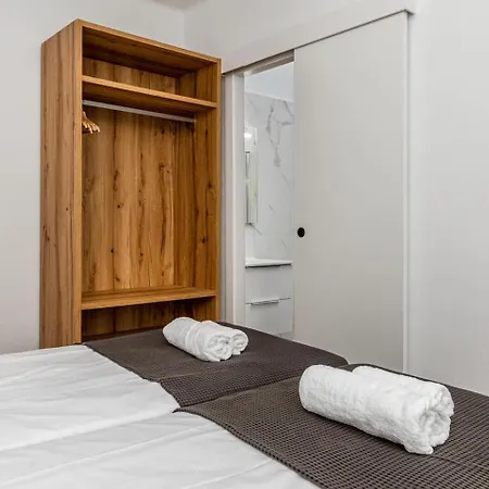 Poble Sec 3br 2ba Balcony Sleeps 7 * Barcelona