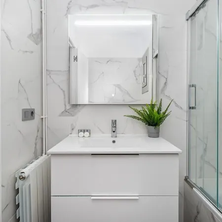 Poble Sec 3br 2ba Balcony Sleeps 7 * Barcelona