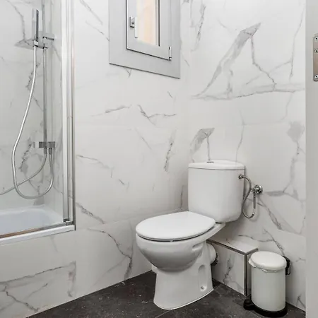 Apartament Poble Sec 3br 2ba Balcony Sleeps 7