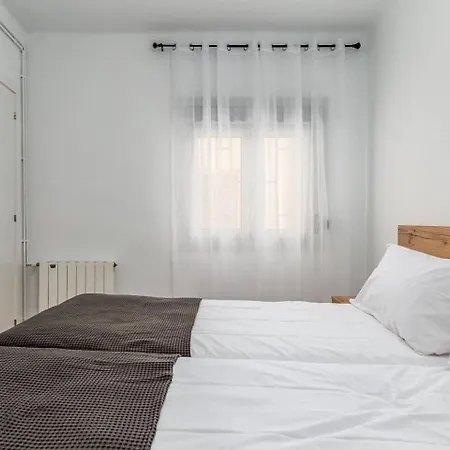 Apartament Poble Sec 3br 2ba Balcony Sleeps 7 Barcelona